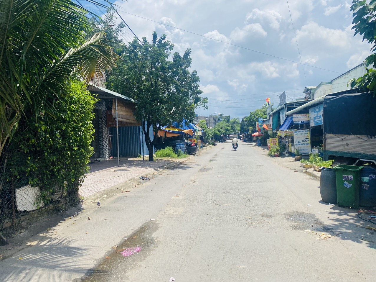 Bán phòng trọ 2 tầng 36 phòng diện tích 300m2 full thổ cư tại Dĩ An, Bình Dương