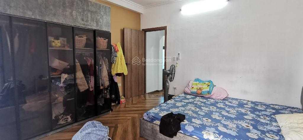 Mình bán nhà đẹp ở luôn SĐCC, 35m2 3 phòng tại GIáp Bát, ngõ nông gần phố, giá hiếm nhỉnh 4 tỷ (TL)