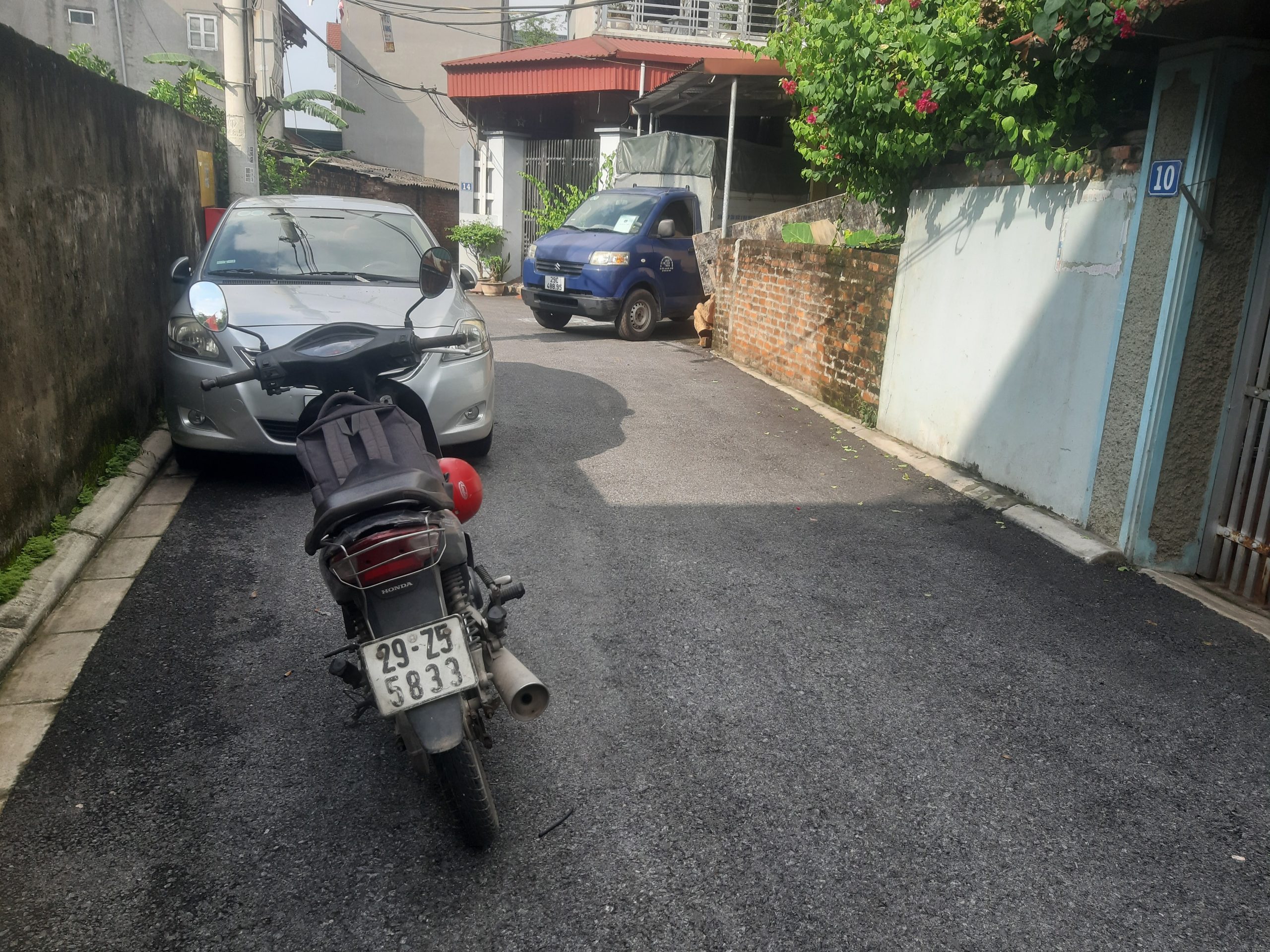 Bán đất thôn Hội, Cổ Bi, Gia Lâm 65m. Ô tô 7 chỗ đỗ cửa vào đất. Giá 3,2 tỷ.