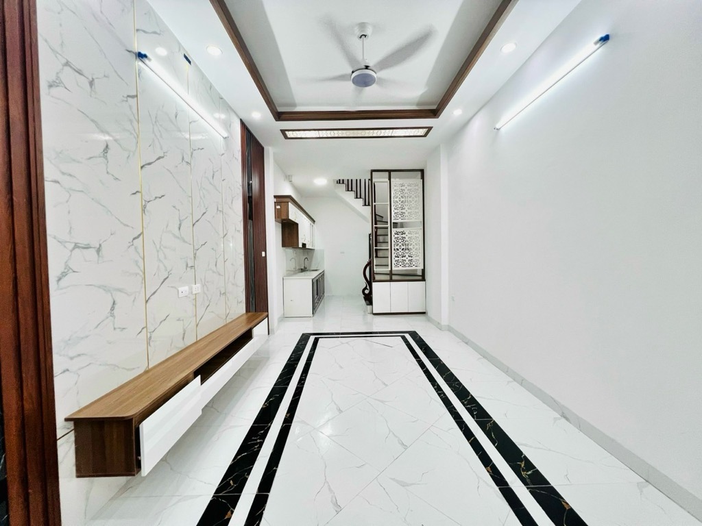 Nhà 5 tầng mới koong phố Việt Hưng, lô góc, ô tô gần, DT 34m, MT 3.4m, nhỉnh 4 tỷ