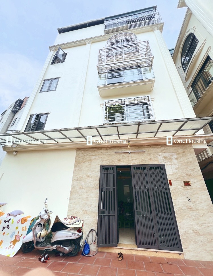 Bán nhà Ngọc Thuỵ, 40m2, 5 tầng, MT 6m, giá 5 tỷ 500tr