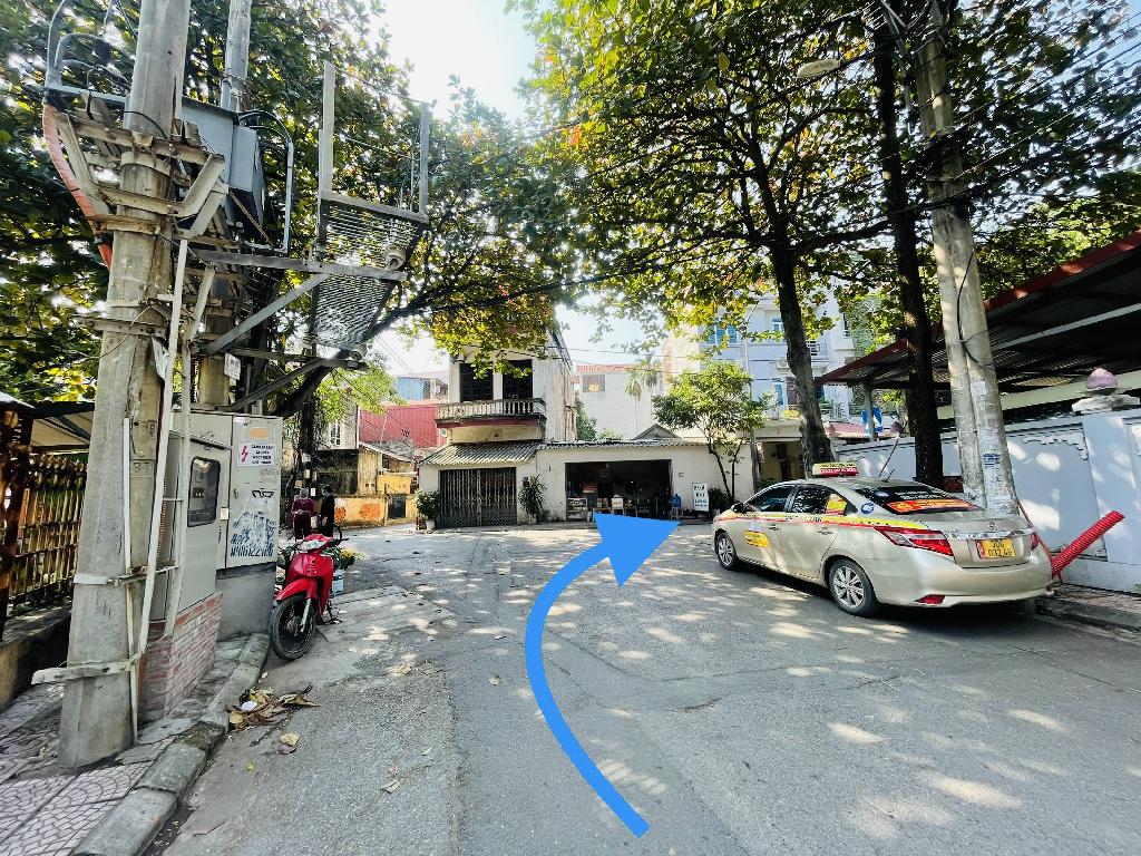 Chủ bán nhà rất thiện chí, giảm hẳn 100 tr cho căn 50m, 4 tầng. Ô tô vào nhà chỉ 4,95 tỷ. Tại phố Nguyễn Văn Linh.