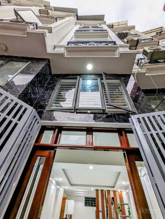 Bán Nhà Phố Chính kinh 32m2 .7 tầng , 6 phòng . ngõ to .15 m ra mặt phố nhỉnh 6 tỷ