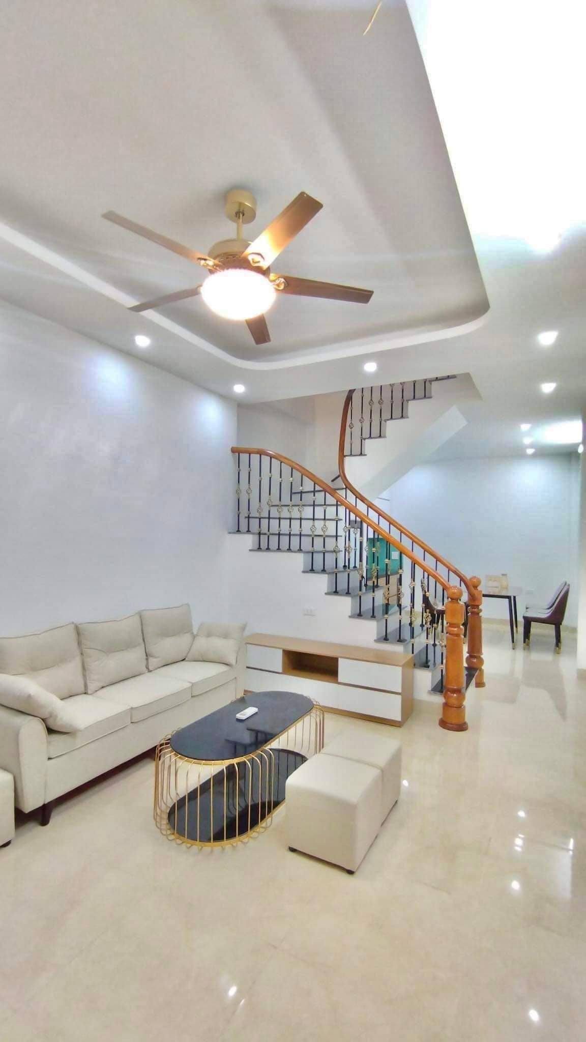 NHÀ ĐẸP LONG LANH-MỚI-VÈ Ở NGAY NHỈNH 6 TỶ