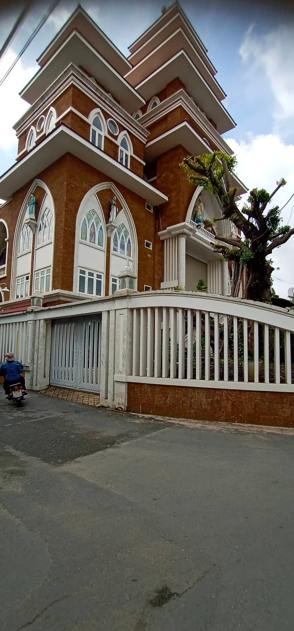 Bán Nhà HXH Nguyễn Duy Trinh, Bình Trưng Đông, Q.2 DT:150m2 Giá 5.3 Tỷ