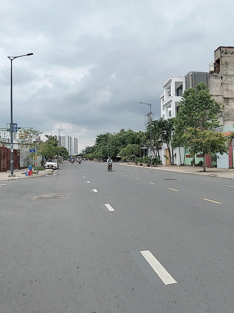 Bán nhà mặt tiền Kinh Doanh,Tô Hiệu, Tân Phú, dt 4.3m x 24m, đường rộng 30m, giá 10 tỷ