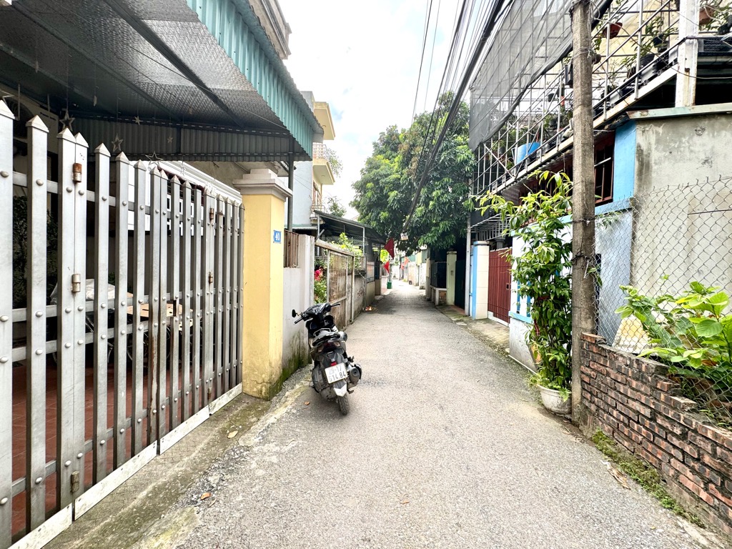 Chính chủ gửi Bán NHANH Đất Giang Biên, ngõ ô tô, DT 55m, MT 4.5m, nhỉnh 2 tỷ