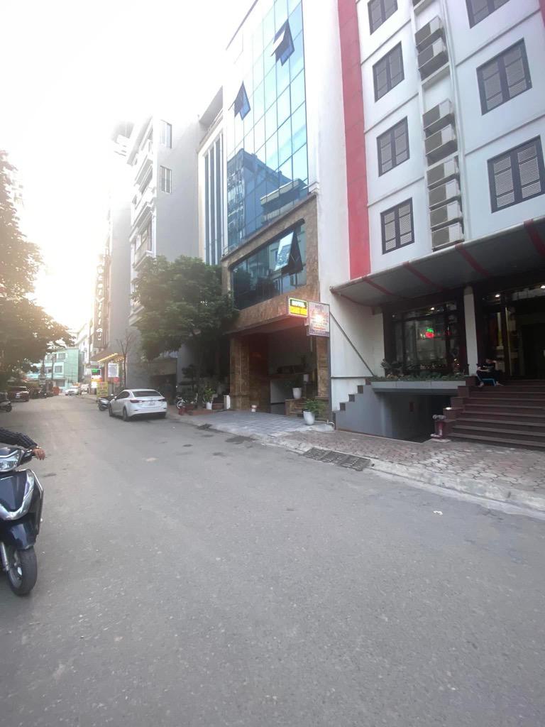 Bán tòa khách sạn Cầu Giấy, căn góc, 2 thoáng, ô tô tránh, 100m mt 10m, nhỉnh 50 tỷ