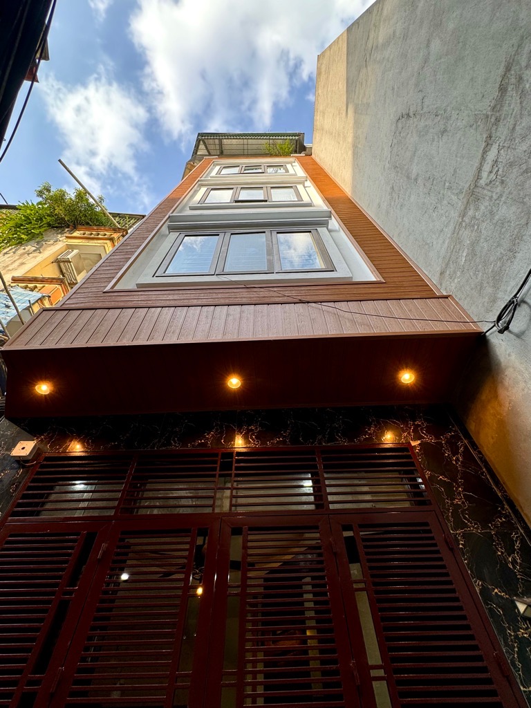 LÔ GÓC - 2 THOÁNG - 10M RA PHỐ - XE 5 TẠ TẬN CỬA - HÀNG XÓM TIME CITY. Bán Nhà Dương Văn Bé 32m2/ 5 Tầng / Mặt tiền