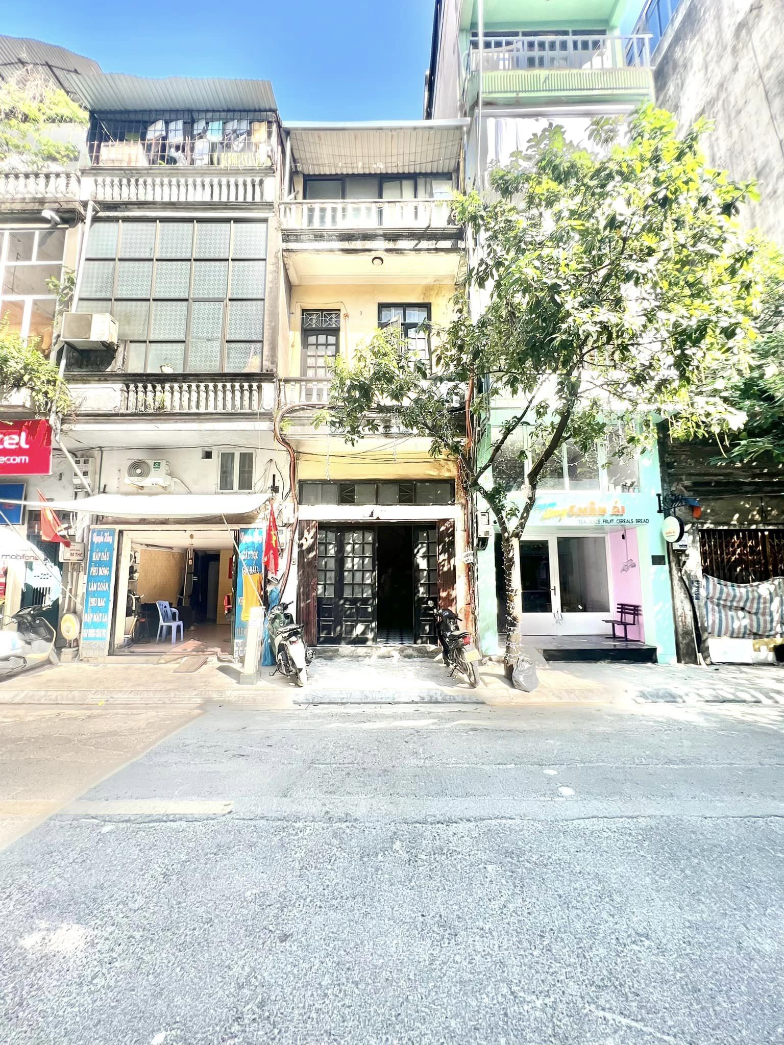 Mặt Phố Hàng Than 24M2 4 Tầng MT 3.7M 10.5 Tỷ - KCBT Vỉa Hè Không Lỗi Phong Thủy