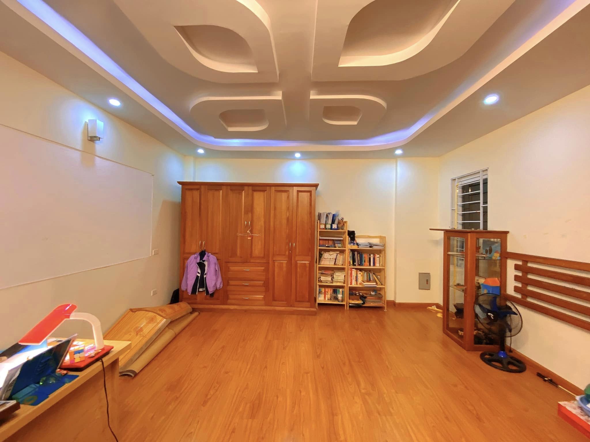 Ngõ SH, Cách phố 40m, Dân xây 2016, bán nhà Thịnh Hào-0946383428