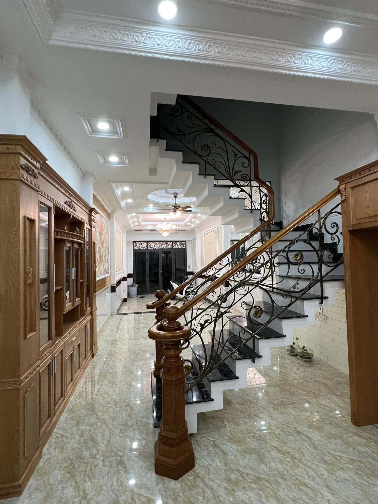 Bán ngôi nhà mặt đường Nguyễn Văn Quá 110m2 - 4 Tầng, Đông Hưng Thuận. Quận 12. Dòng Tiền chắc chắn 30tr/Tháng