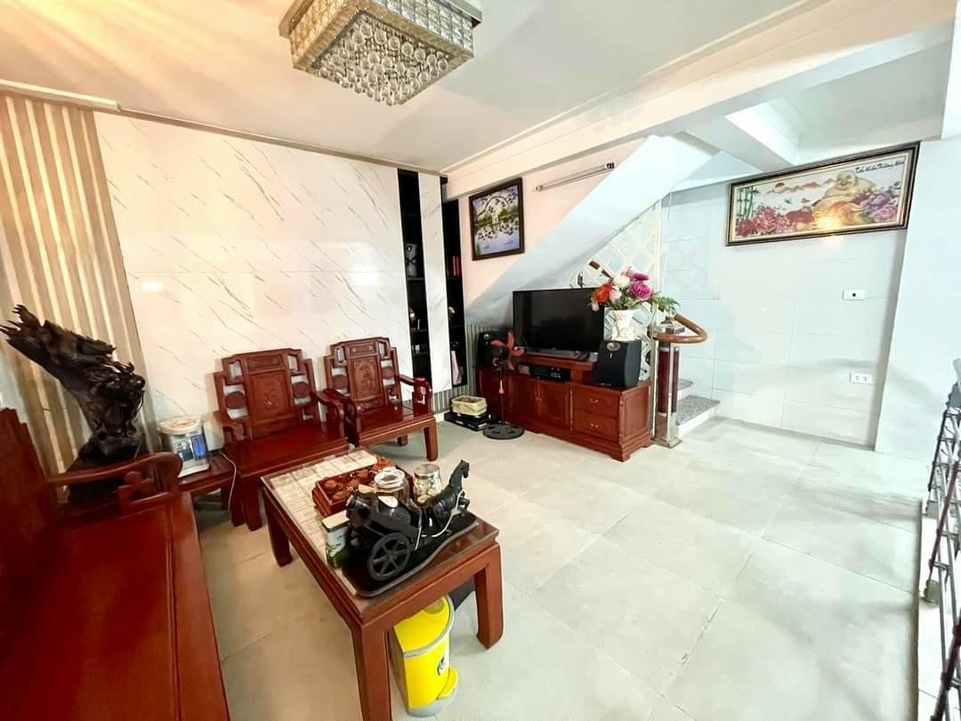 Bán Nhà Bát Khối. 65m2 * 3 tầng * 5,95 tỷ. Full Nội Thất, gần ô tô