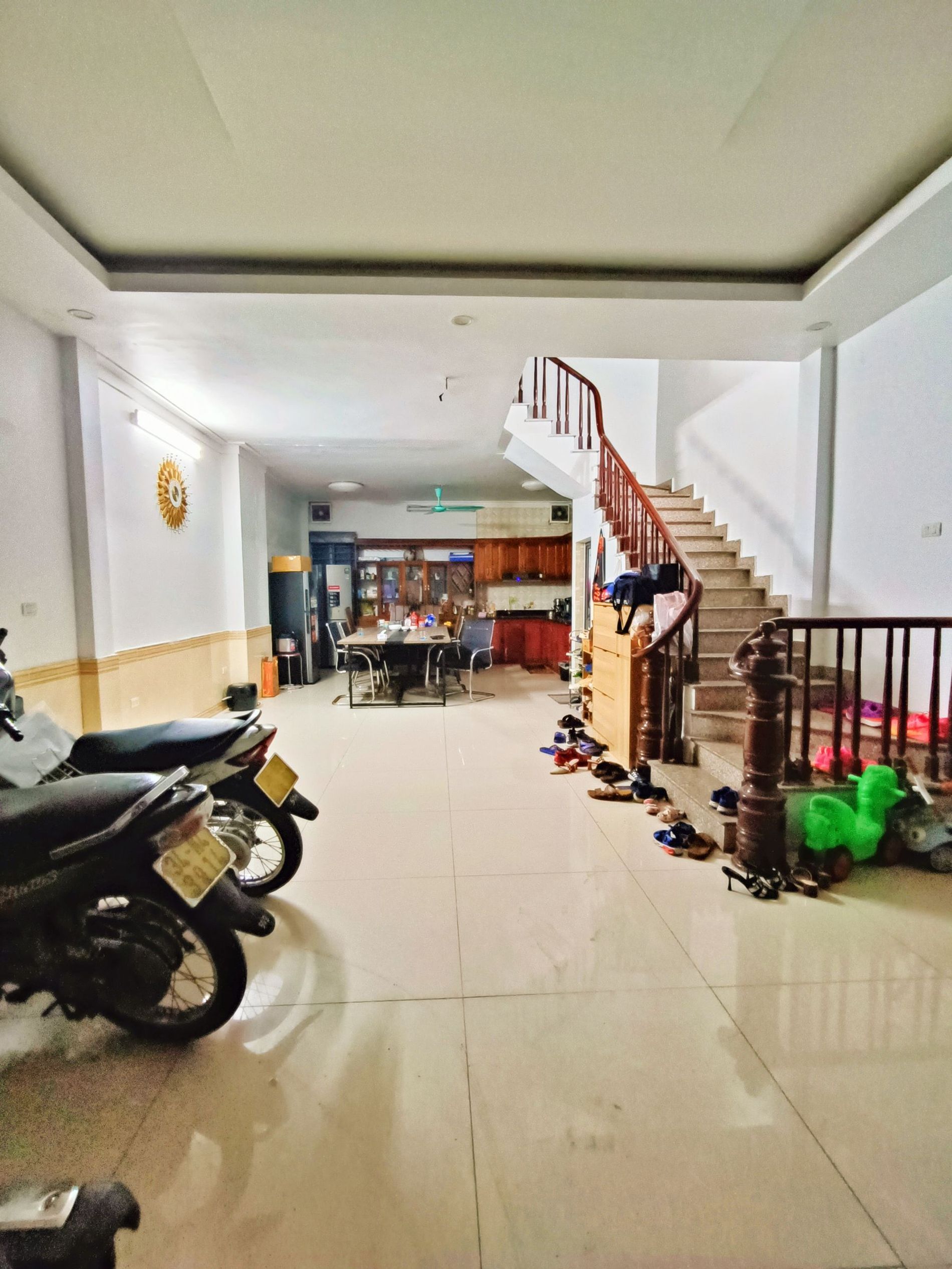 Bán Nhà Định Công Thượng. Hoàng Mai. Ô Tô. DT 70m2. MT 5,2m. Giá 12,78 Tỷ.