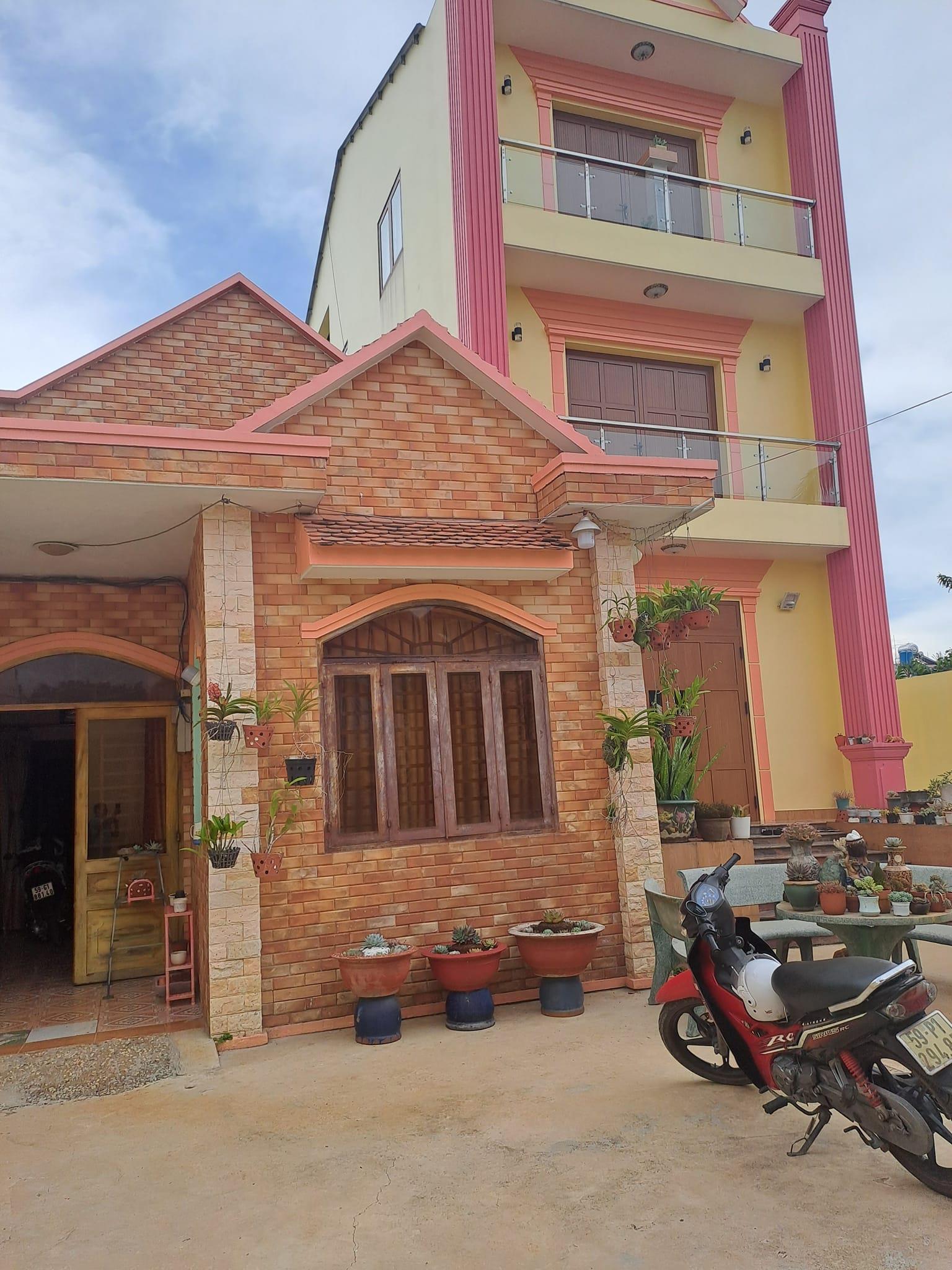 BÁN ngôi nhà HẼM XE TẢI THÔNG. LÊ VĂN KHƯƠNG. QUẬN 12. giá bán GIẢM SÂU