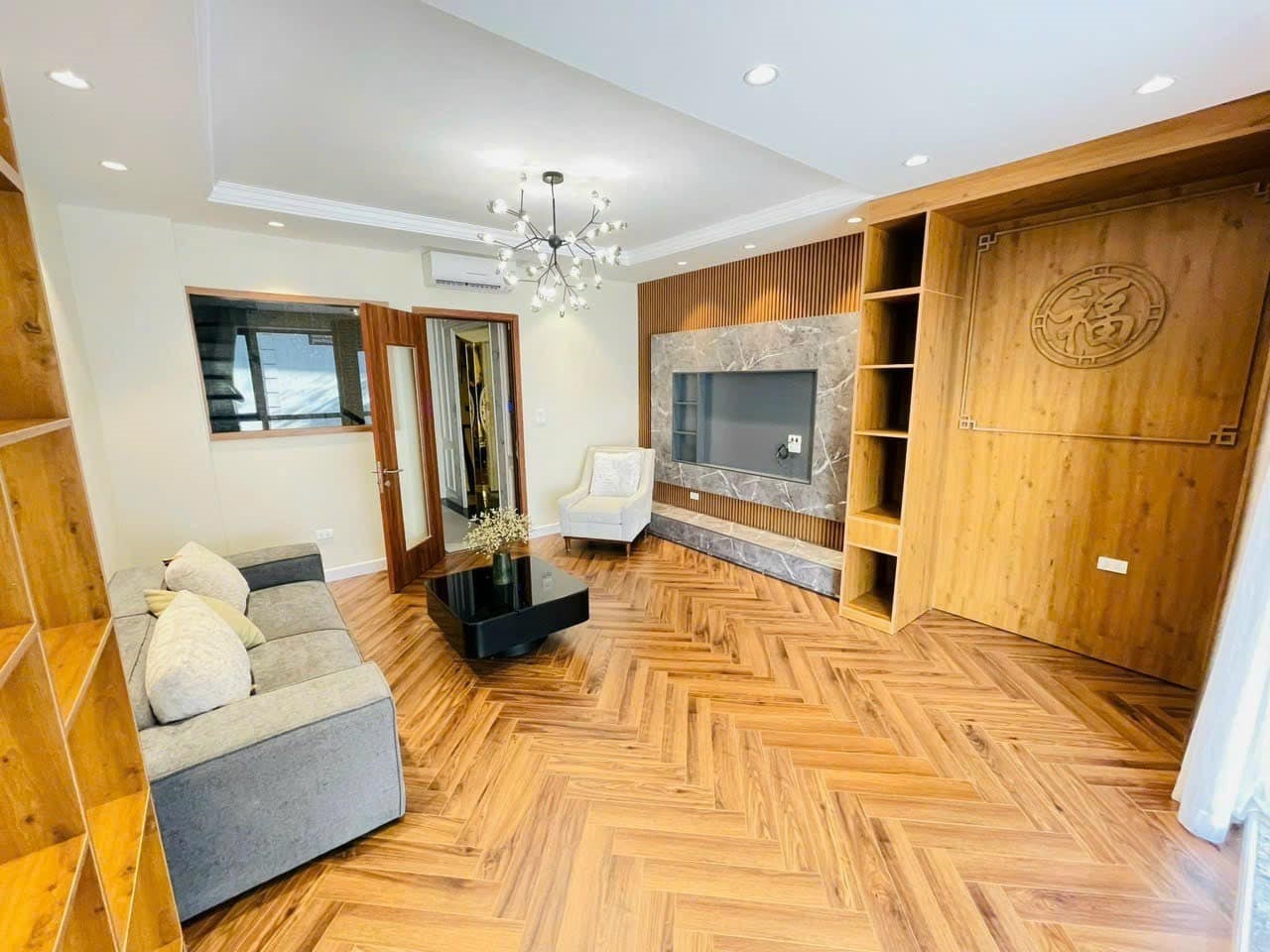 Bán nhà Ngọc Lâm 60m2 * 6 tầng * 11,9 tỷ. gần phố, dòng tiền