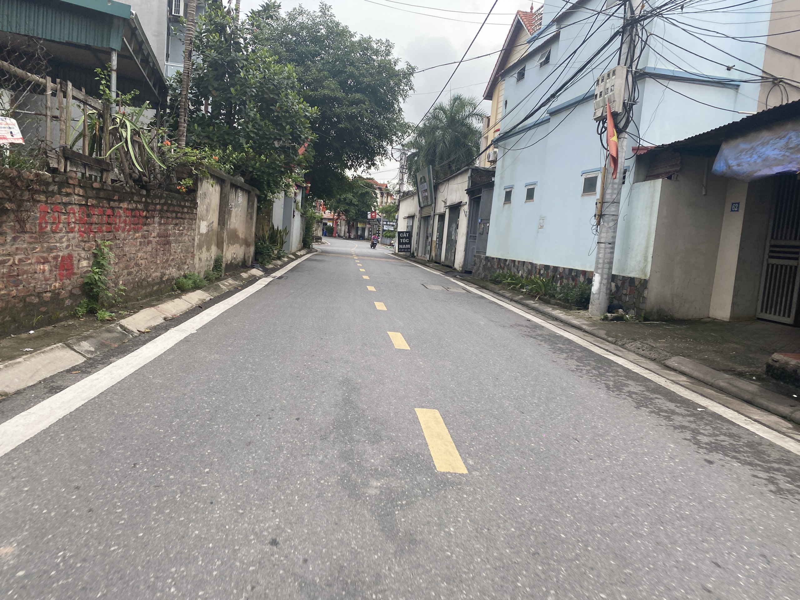 100m2 Đất Đa Tốn ngõ thông ô tô tránh, giá chỉ 4.xtr/m2