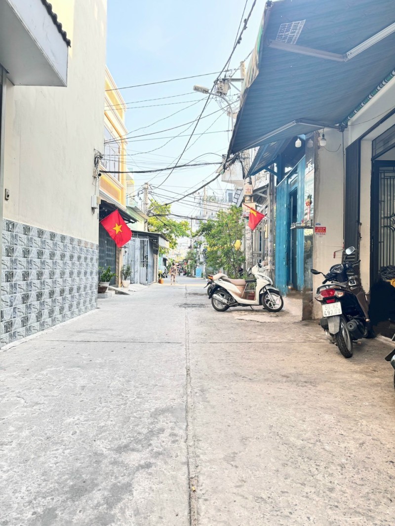 Mặt tiền cạnh chợ Bình Long, giáp Tân Phú - 4x12 - HXH - nhà mới - 4 TỶ nhỉnh xíu xiu