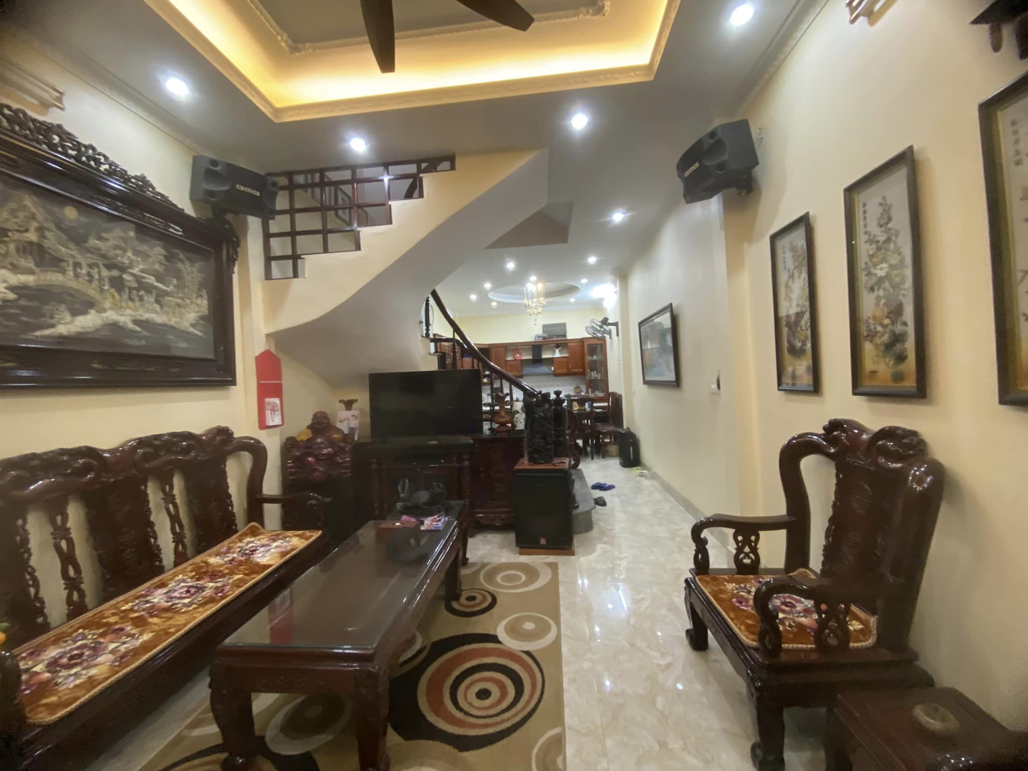 HIẾM! Cách phố 35m, Thông tứ tung, Hai ngoặt bán nhà Yên Lãng-0946383428