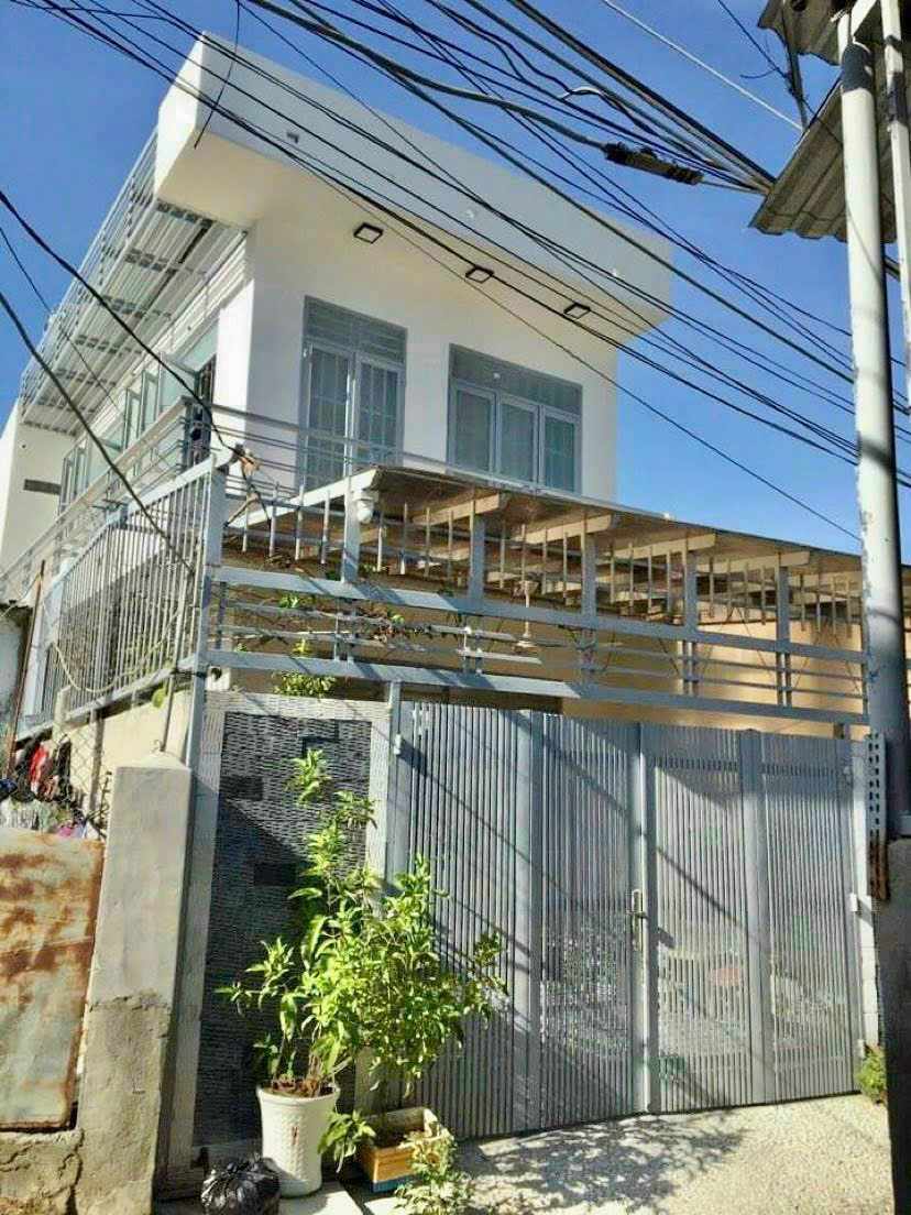 Bán nhà đẹp 2 tầng ôtô đậu cửa -DT 92M2- NGANG 6,4M- Hoà Trung - P. Vĩnh Hoà - TP. Nha Trang.chỉ 2 tỷ 700.