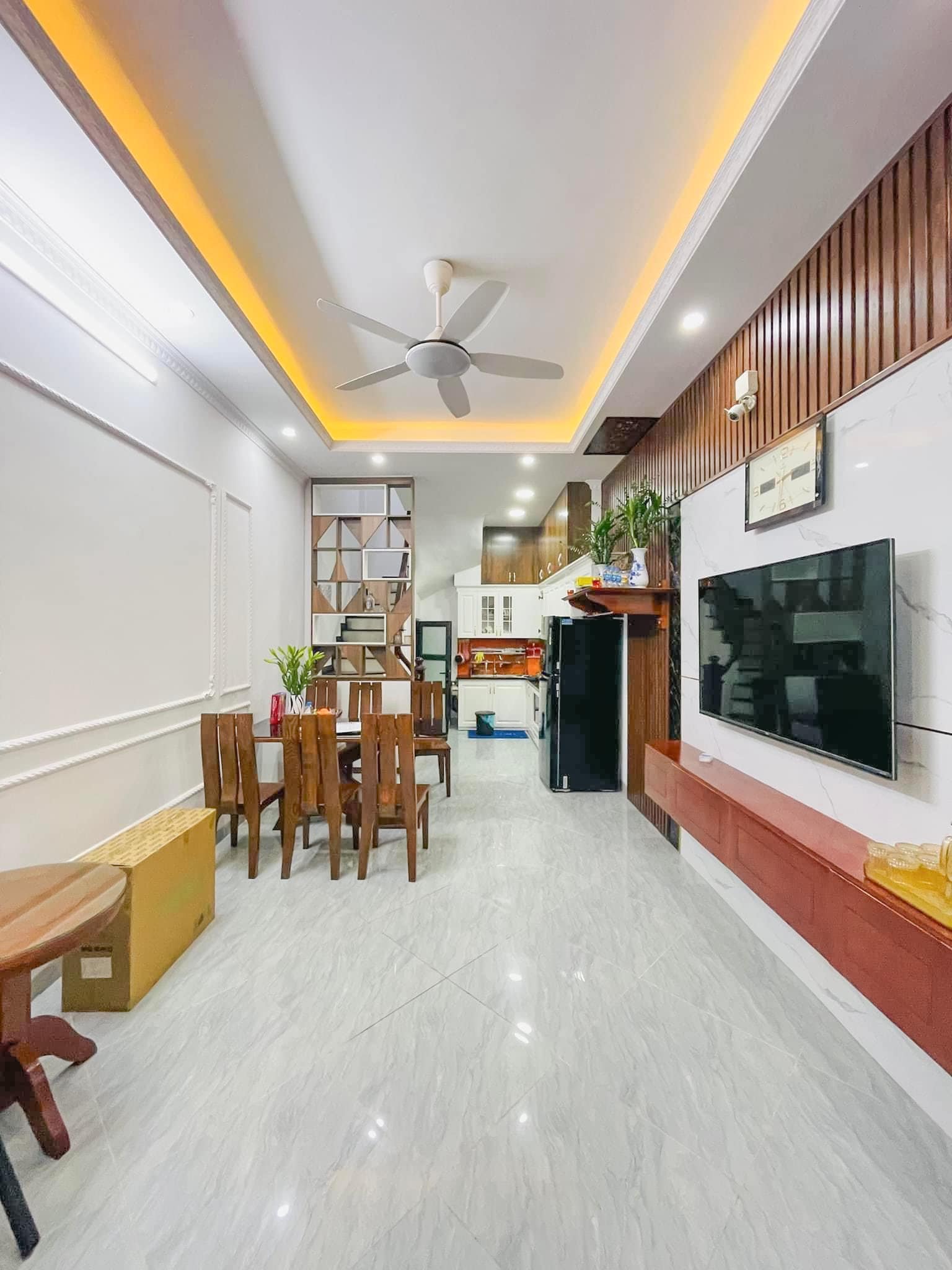 Đẹp ở ngay, Trước nhà 2,5m, Thoáng sáng, bán nhà Thái Hà-0946383428