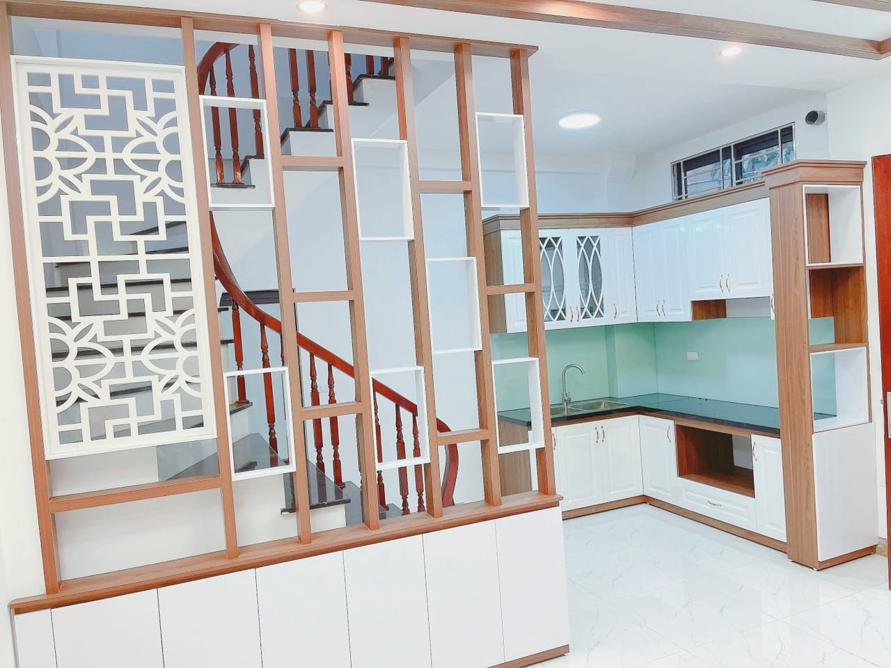 Bán nhà Bạch Mai, 40m2, 5 tầng, mặt tiền 5.8m, 7.3 tỷ, 50m ra phố, mới đẹp, KD nhỏ