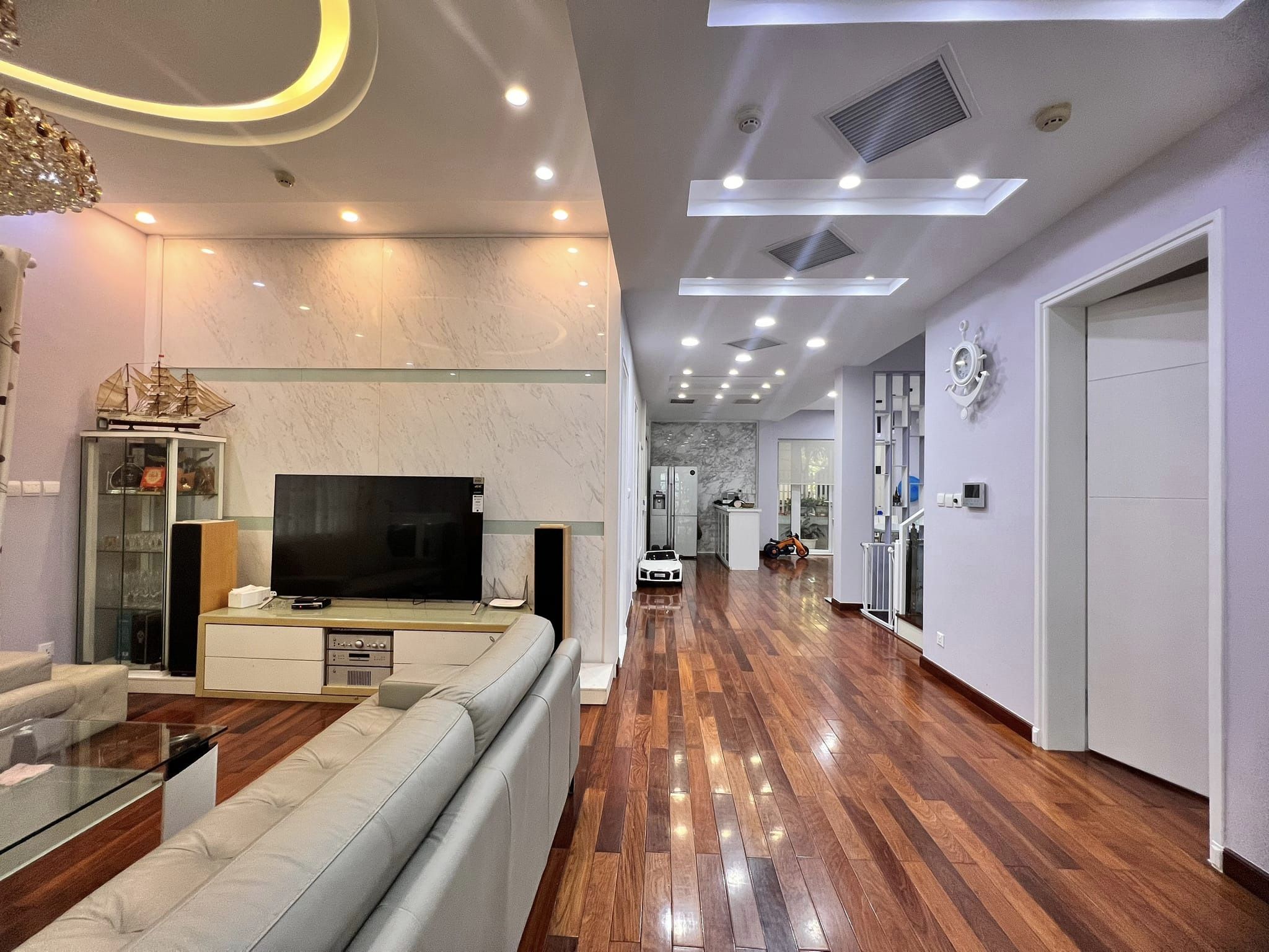 Bán biệt thự ĐỘI CẤN thang máy,102 5 tầng mặt tiền 7.5m 22 tỷ