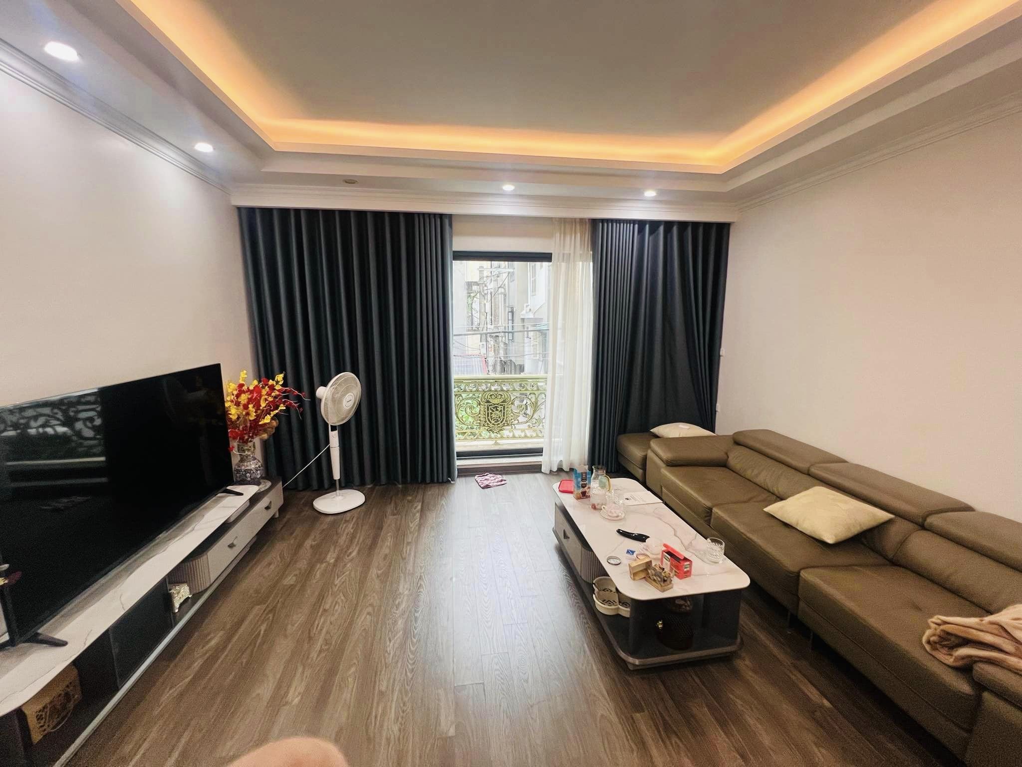 Phân lô Nhà đẹp Ô tô tránh Hoa Bằng, Cầu Giấy 45m 6T, Thang máy, 13.2 tỷ