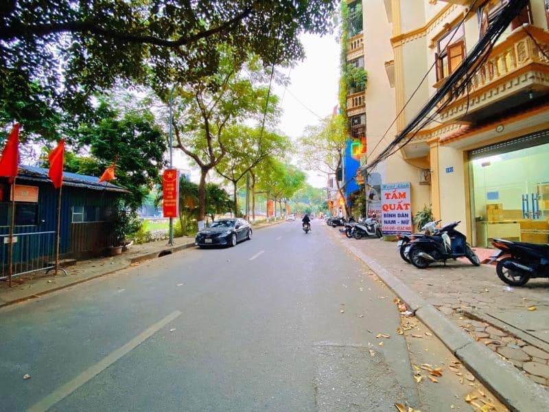 BÁN NHÀ MẶT PHỐ NGUYỄN ĐÌNH HOÀN SIÊU HIẾM 94M2 5 TẦNG 4.7M MẶT TIỀN GIÁ CHÀO 13.9 TỶ CẦU GIẤY