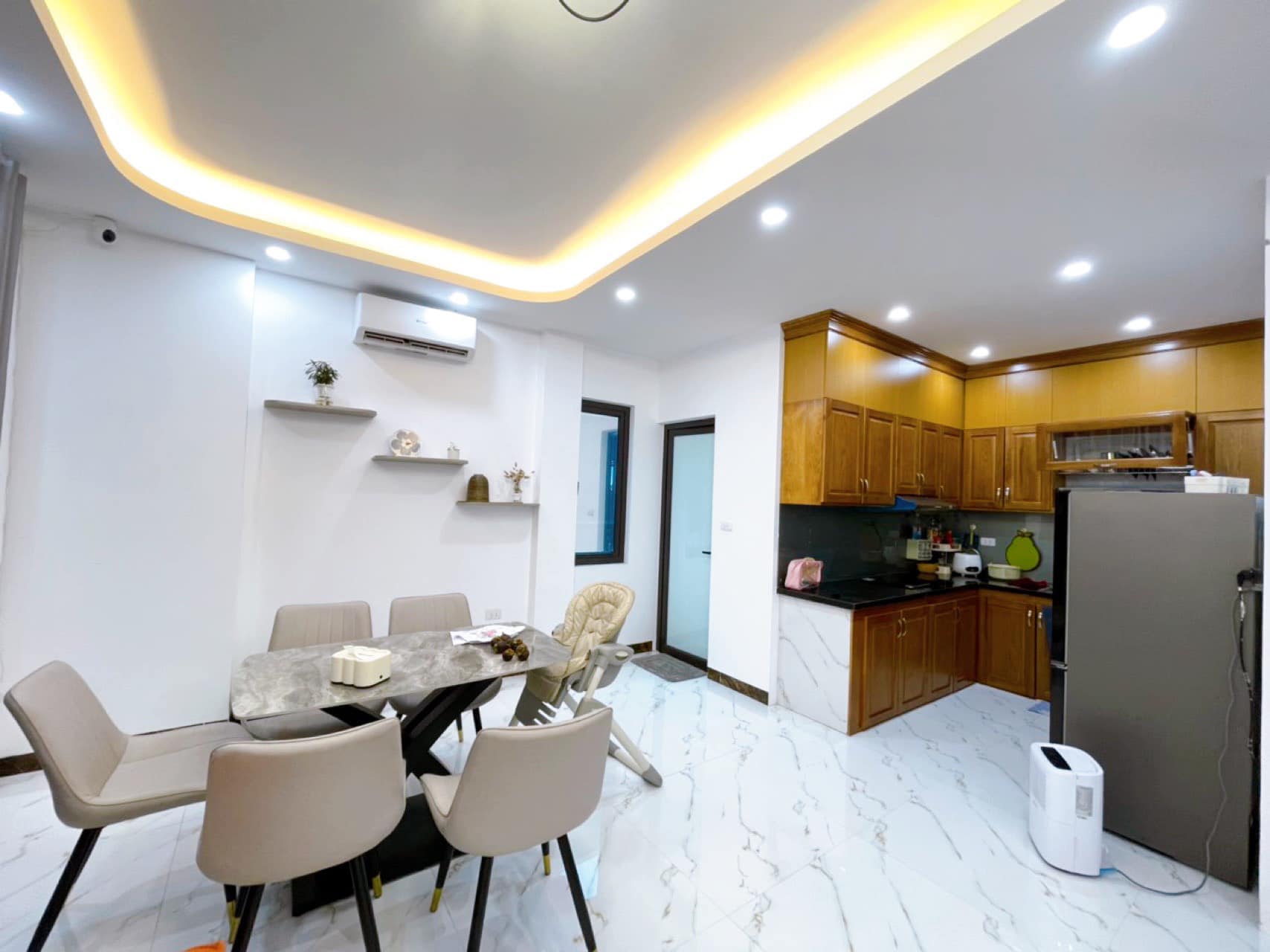 20m Ô tô, 100m tới hồ, Hai thoáng ở luôn bán nhà Hoàng Cầu-0946383428