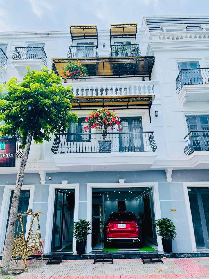 Chính chủ cần bán căn nhà 4 tầng tại Vinhomes Cẩm Bình, Cẩm Phả ngay gần TTTM Vincom.