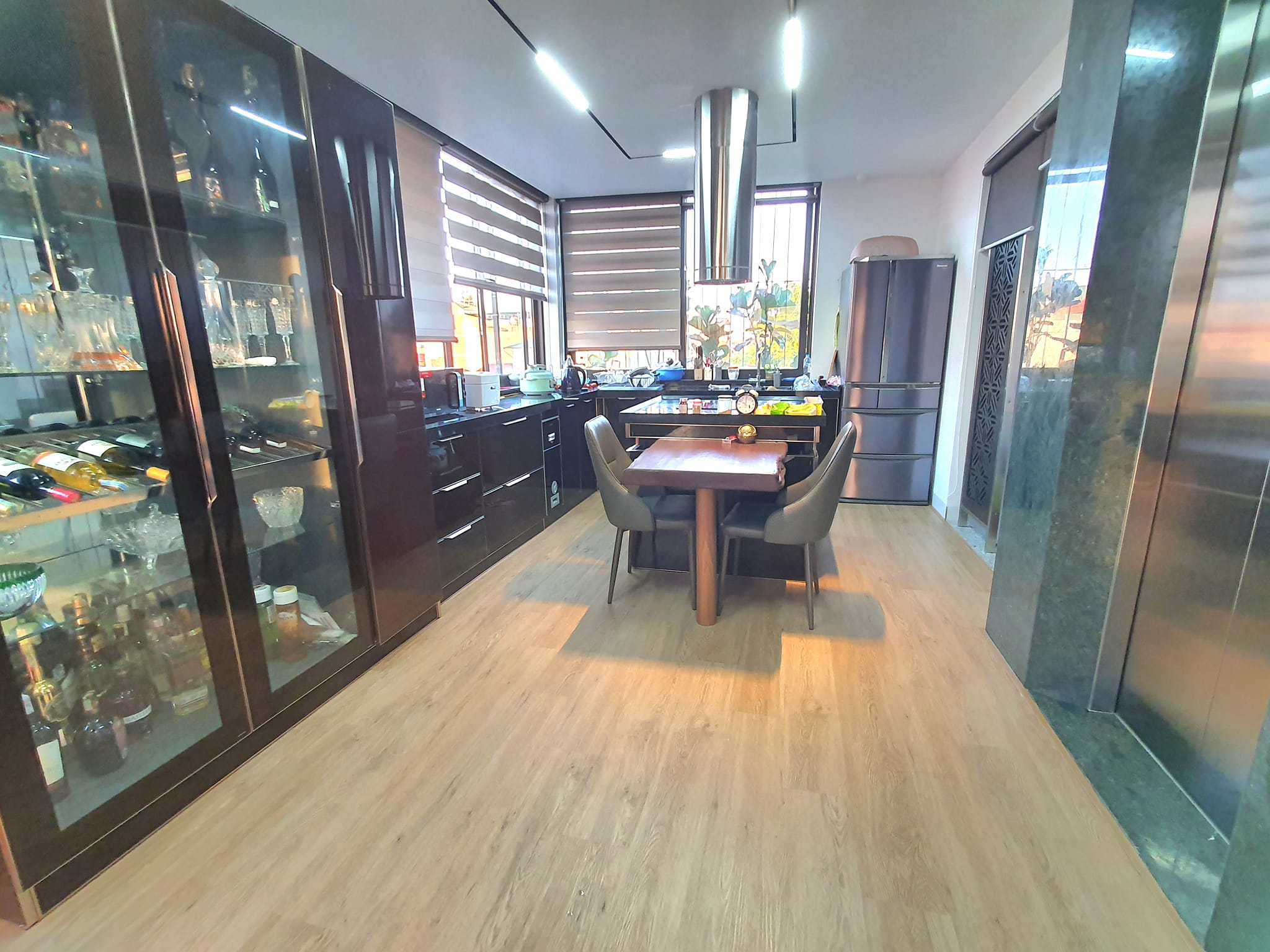 Bán Nhà Mặt Phố Nguyễn Thái Học Mặt Tiền 7M 250M2 148 Tỷ -Xây Cao