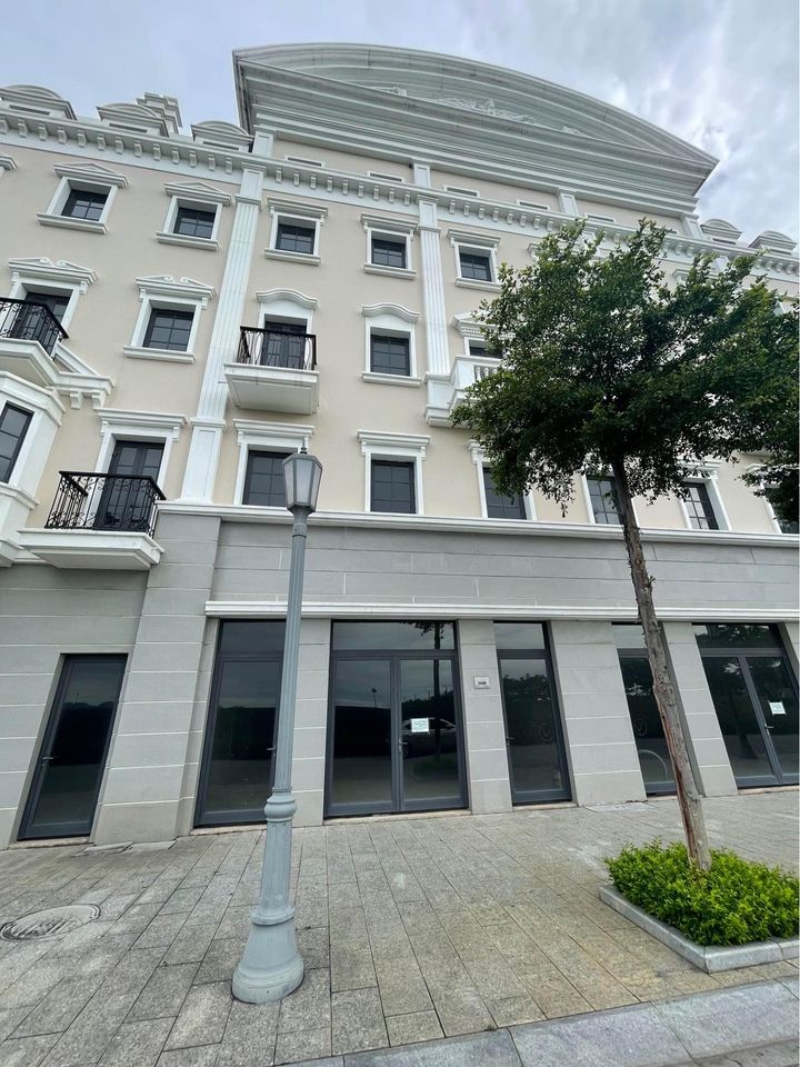 Cc bán căn Shophouse Châu Âu 5,5 tầng view Biển cạnh trục thông 36m ra Bãi tắm Bãi Cháy, Hạ Long