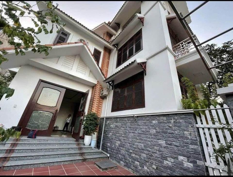 Chính chủ chuyển sinh sống cần bán nhà 3,5 tầng 152m2 sân rộng tại Cái Lân, Bãi Cháy, Hạ Long