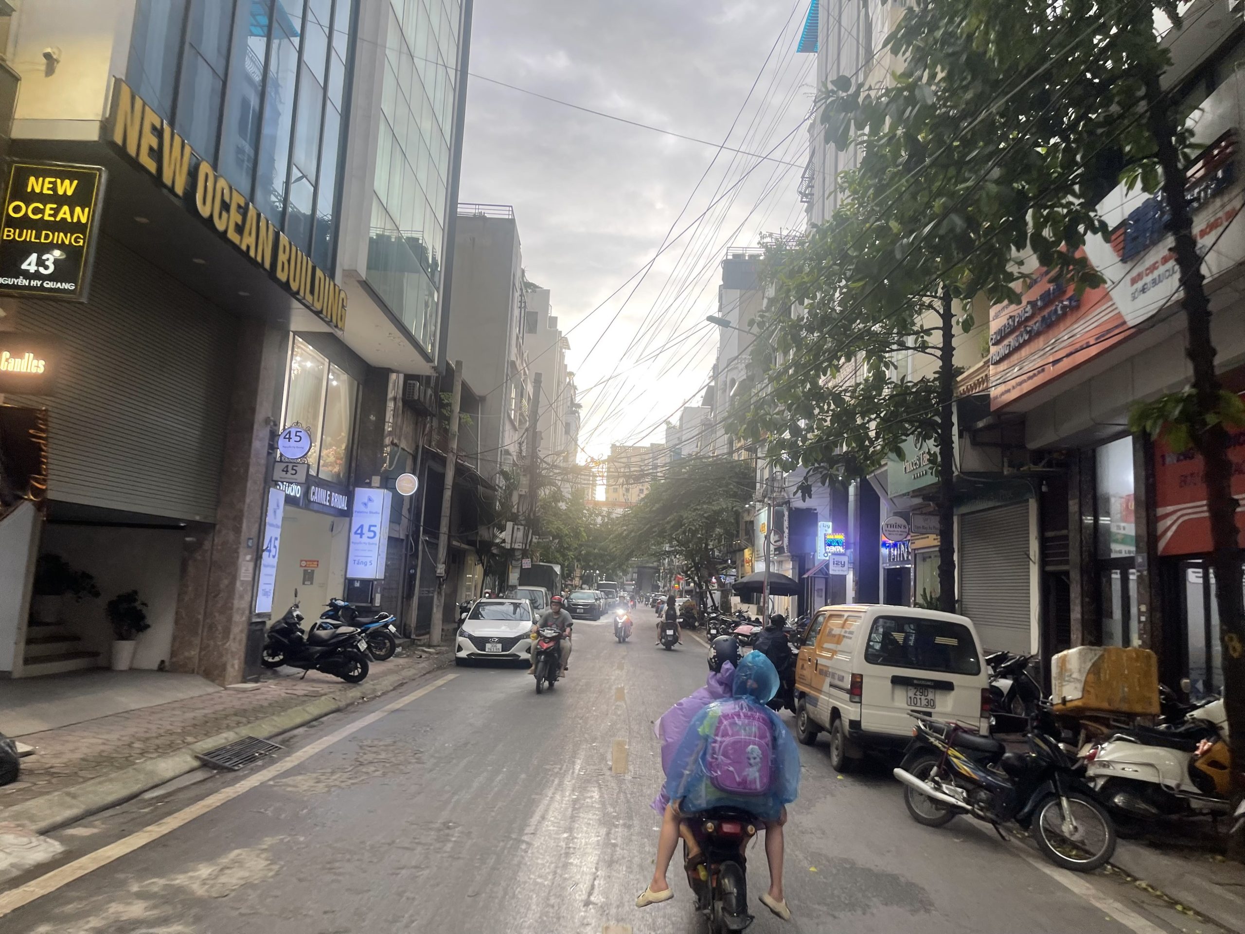 Hiếm nhà Nguyễn Hy Quang, Đống Đa, gara ôtô, ngõ Ôtô tránh đẹp ở luôn 60m x 6T chỉ 15.49 tỷ