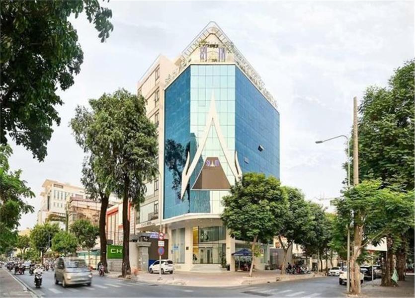 Góc 2 mặt tiền Nguyễn Trãi và Nguyễn Cảnh Chân, trung tâm Quận 1. Tòa nhà tại 369B Nguyễn Trãi, Phường Nguyễn Cư Trinh,