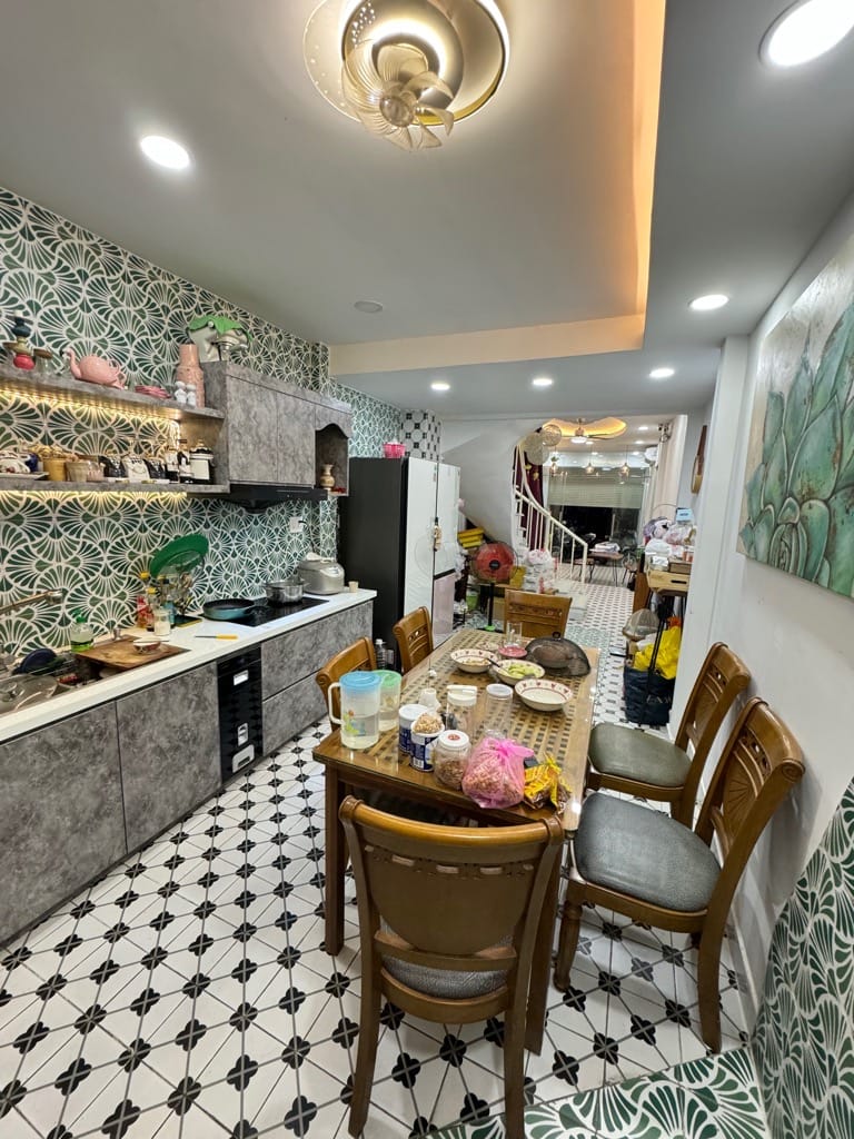 BÁN NHÀ TUYỆT PHẨM HXH HỒNG LẠC 55M , 2 TẦNG .3PN . 5.7 TỶ