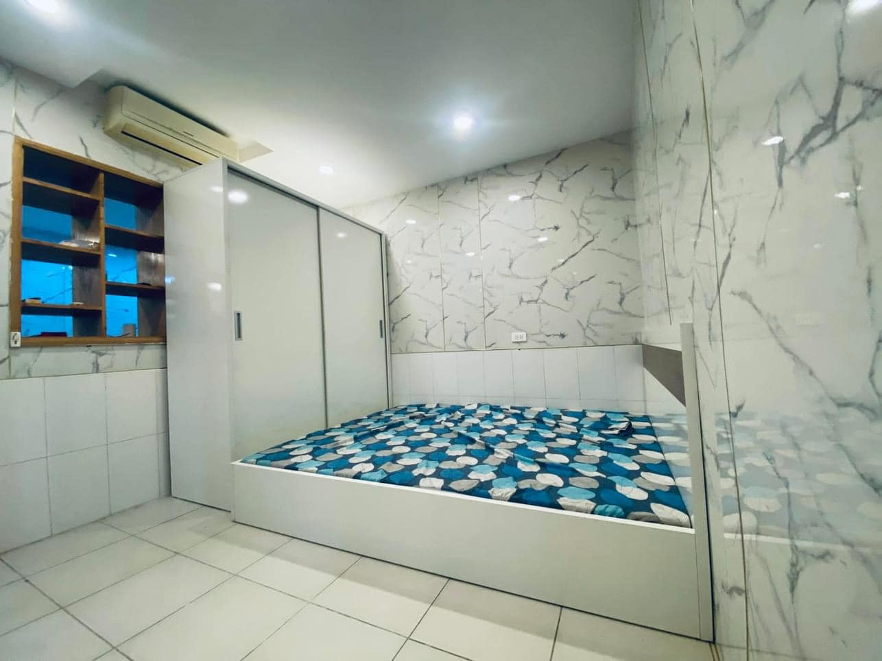 Bán Căn hộ A1 tập thể 60 Ngõ Thổ Quan 27/60m T1 MT4 2.79 tỷ Đống Đ