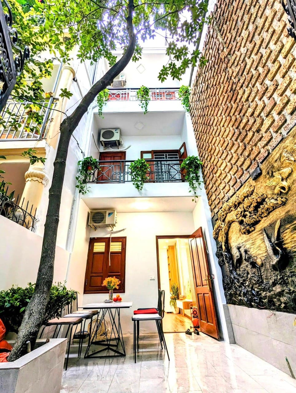 PHỐ HIẾM Hào Nam 59 3.3 9.5 tỷ Đống Đa - 02 THOÁNG TRƯỚC SAU - ÔTÔ ĐỖ GẦN - SÁT PHỐ - NHÀ ĐẸP Ở SƯỚNG.