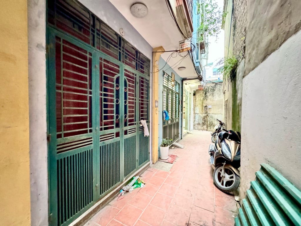 Bán Nhà Lĩnh Nam ,Ngõ Thông Rộng ,TIiện Ich Xung Quanh ,Chợ ,Trường Học , Trạm Y tế phường...