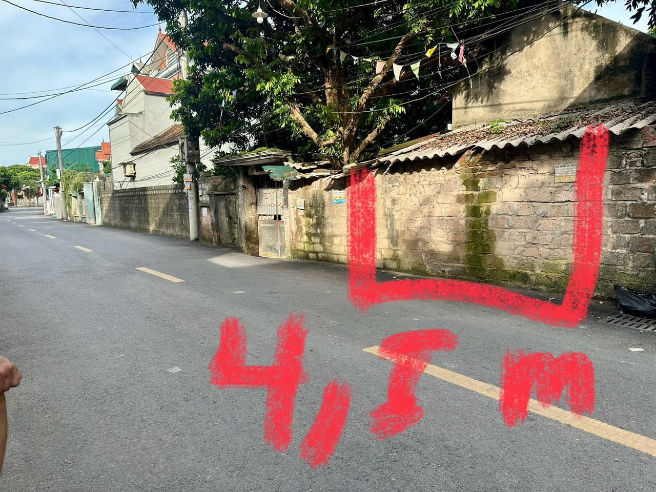 Cc gửi bán 56.7m2, mt 4.5m, 3.x tỷ, mặt trục chính Phụng Châu, dải nhựa asphan, kinh doanh, ô tô tránh.