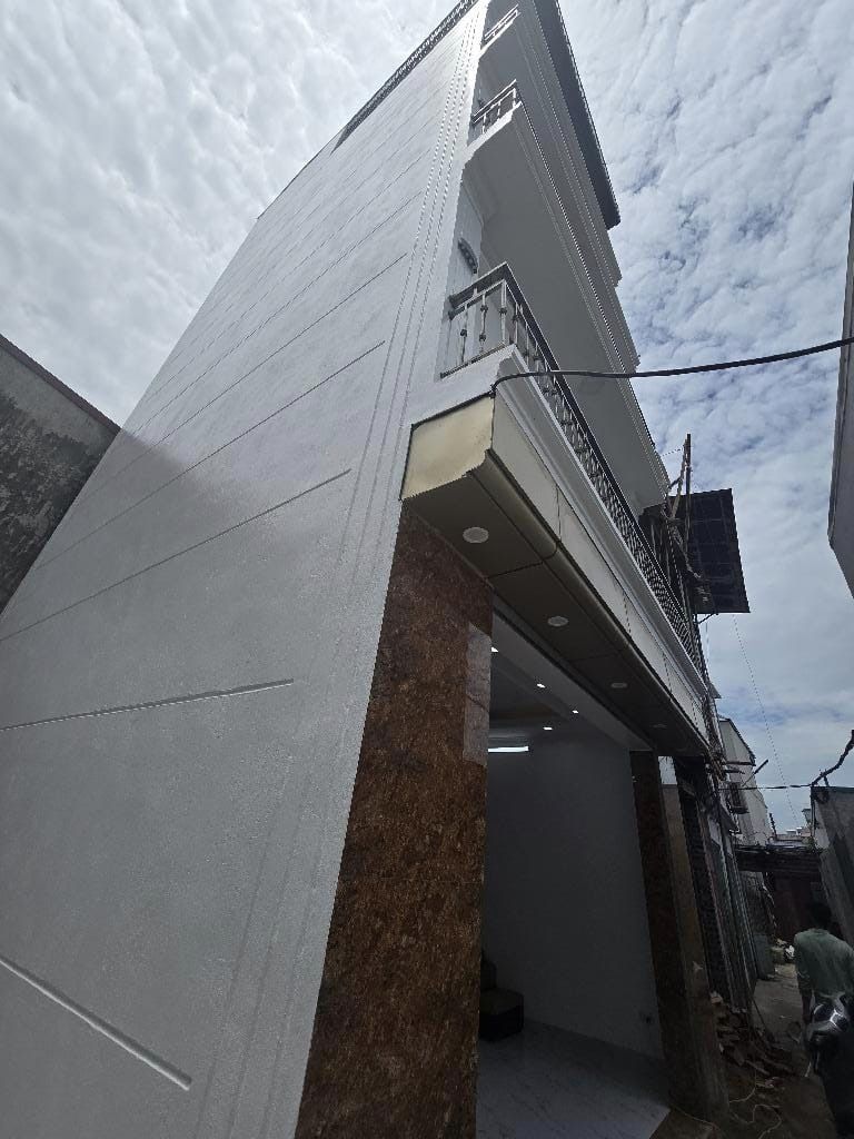 Bán Nhà Lĩnh Nam 40m2 / 5 Tầng/Mặt tiền 4.7m / 3.98 tỷ Hoàng Mai HàNội Mới koong gần phố Ngõ đẹp