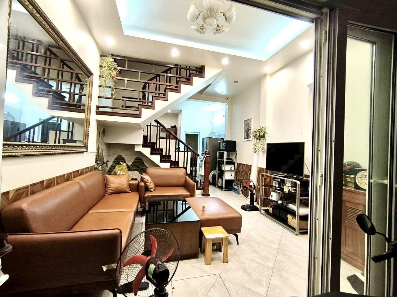 CỰC HIẾM NHÀ BÁN-TT QUẬN HAI BÀ-GẦN PHỐ-Ở NGAY-SỔ VUÔNG NỞ HẬU-42M 5T 11TỶ