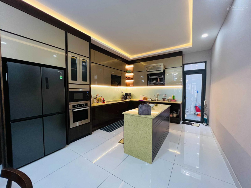 Nhà Ngộp Tân Bình, Hẻm Ô Tô, Chỉ 6 Tỷ, 4 Tầng, Nhà Mới Keng, Gần Chợ, Trường