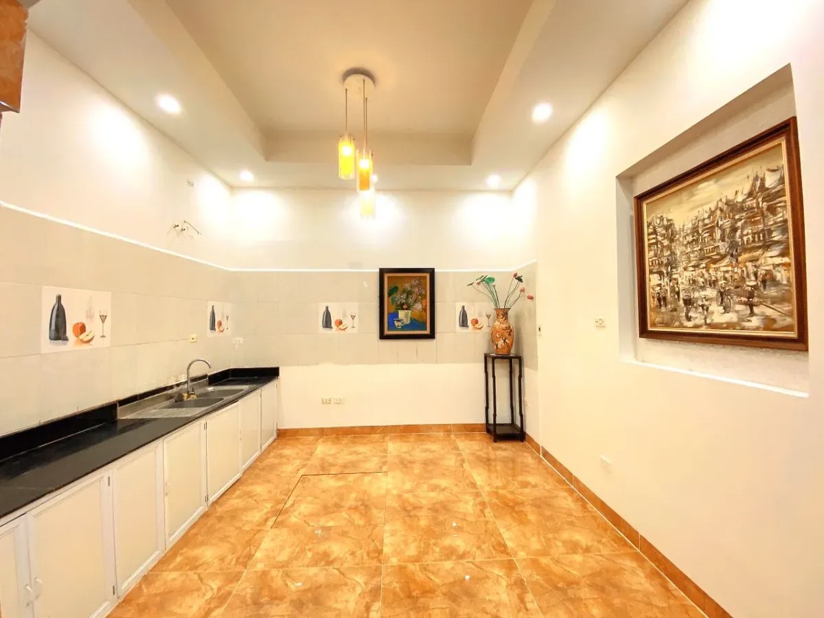 Nhà mặt ngõ phố Lạc Long Quân 52 4 4 nhỉnh 8 tỷ hàng xóm Lotte Tây Hồ