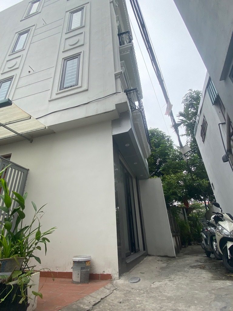 Bán nhà phố Nguyễn Văn Linh 38m, 4 tầng, 3,9 tỷ. Lô góc, Ô tô tải đỗ cửa.