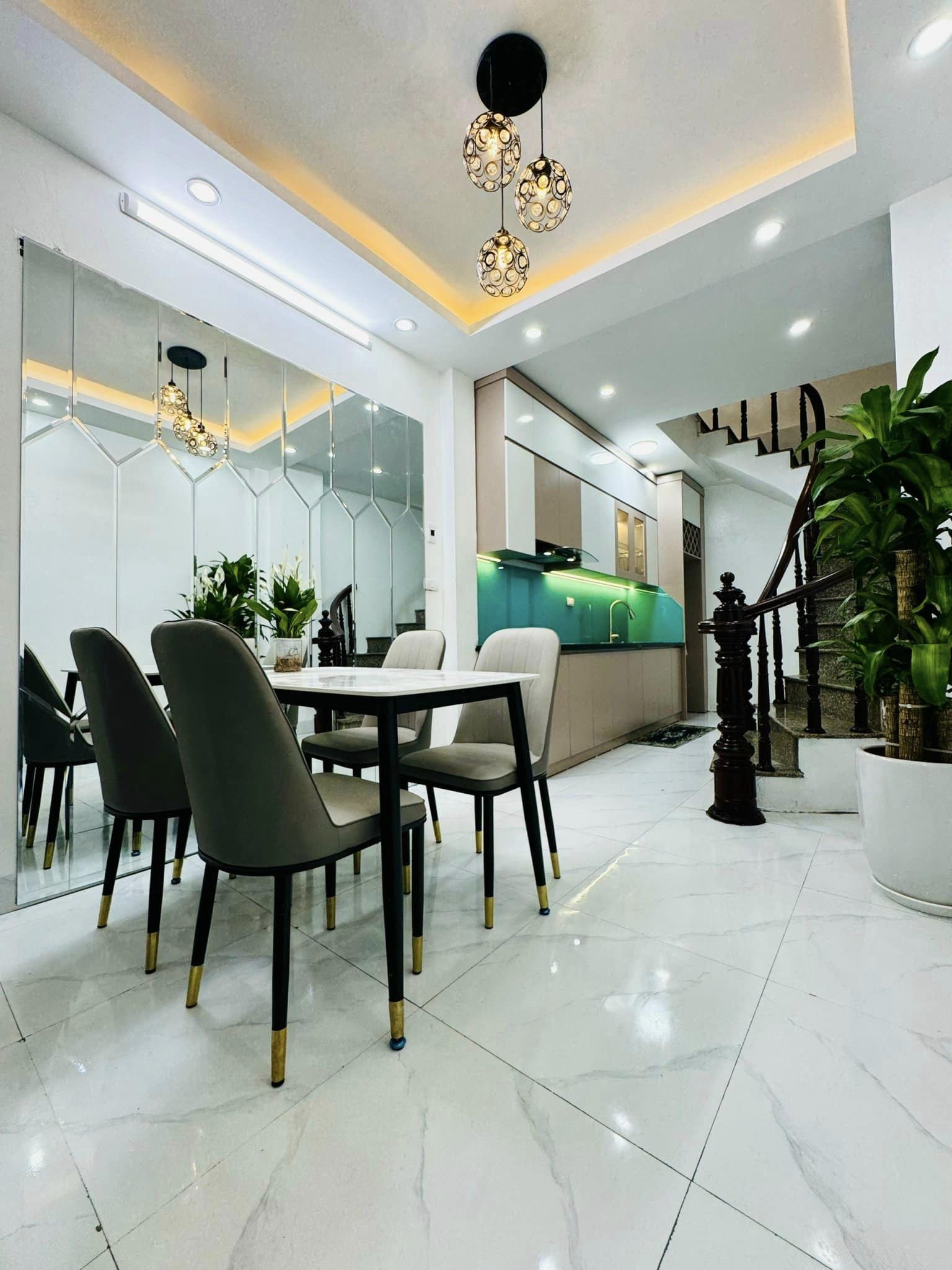 Bán Nhà Hót Víp nhất Ba Đình Ngõ10 Láng Hạ 30M 6T MT3 GIÁ 5.2 tỷ Ba Đình