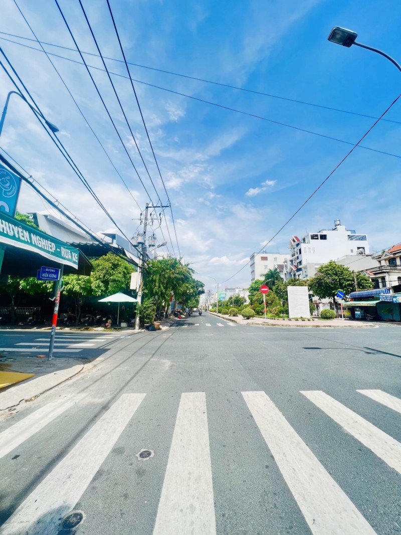 Bán nhà mặt tiền KD hiếm căn góc Hiền Vương, TânPhú, 68m2, 3.7m x 19m, chỉ 8 tỷ