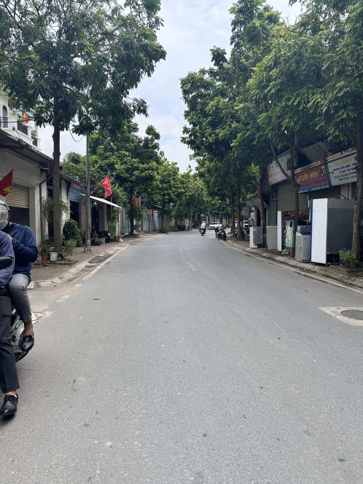 Đất mặt phố Kinh Doanh tại Đa Tốn ngay chợ Bún