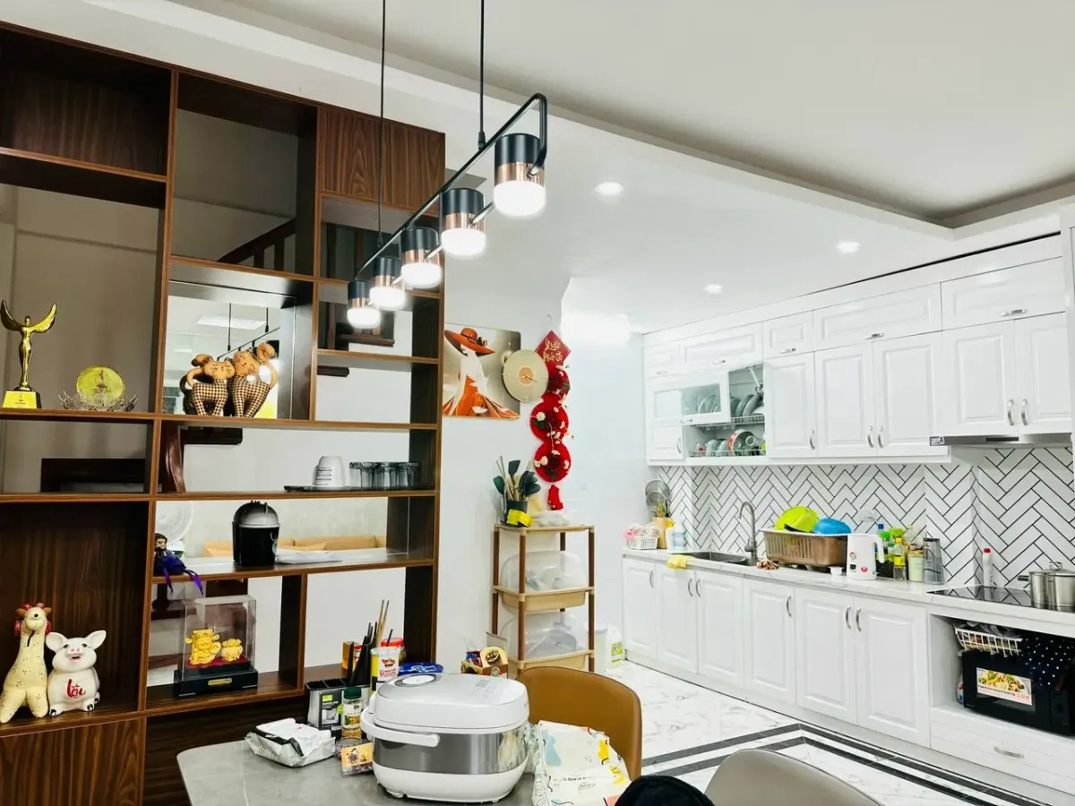 Khu vực an ninh đỉnh phố Đội Cấn 43m 5t mt 4m giá nhỉnh 6 tỷ ngõ thoáng full nội thất